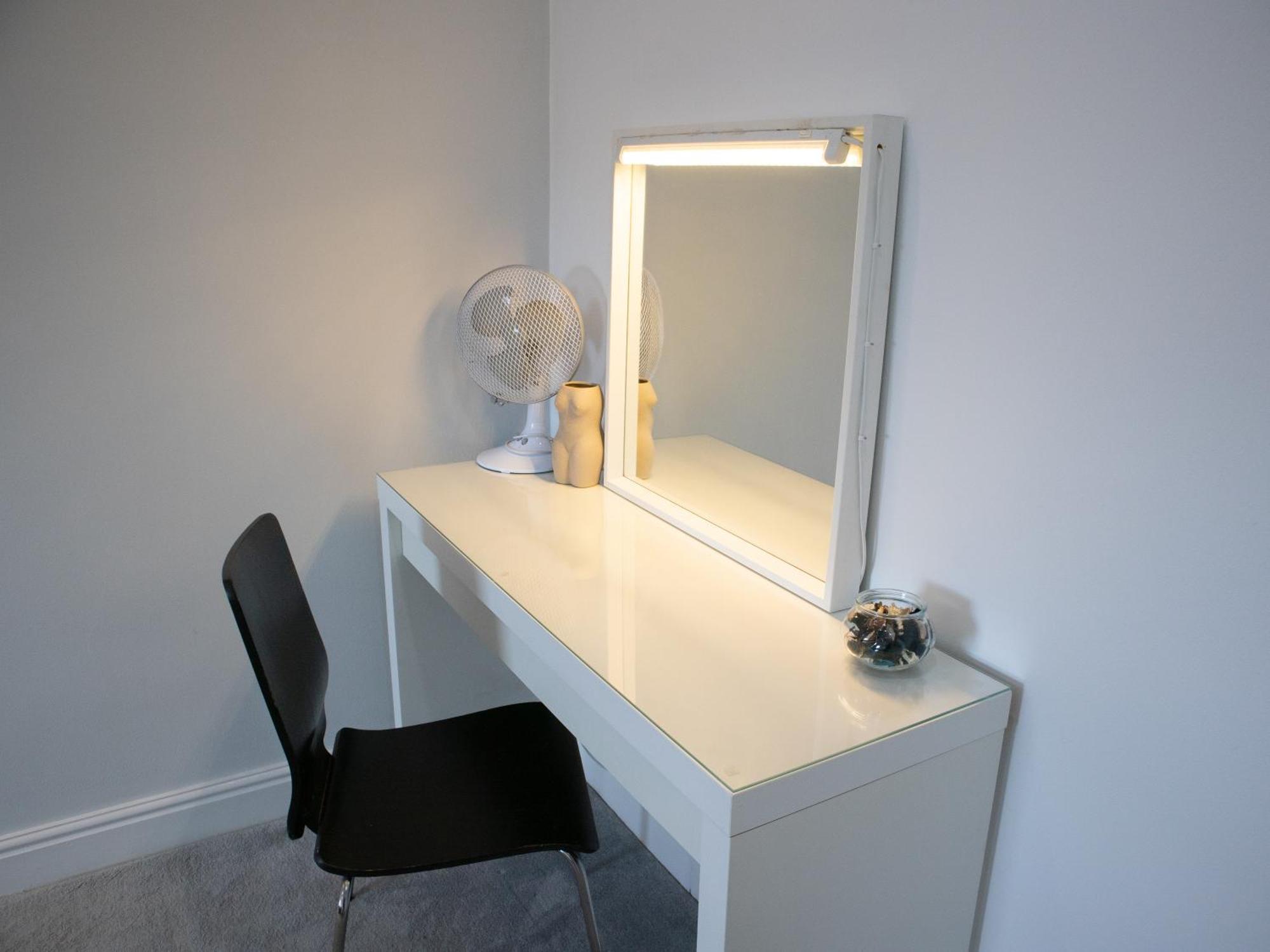 Apartmán Bright Private Terrace - Free Private Parking - Tv - Wifi - Netflix Croydon Exteriér fotografie